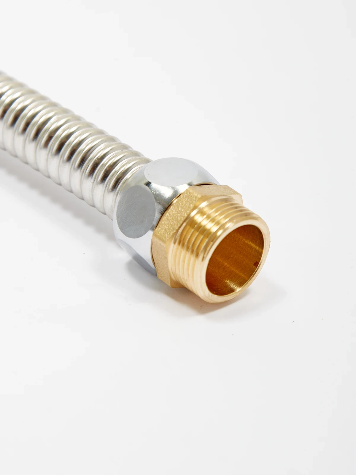 Гибкая нержавеющая подводка папа/папа диаметром с хромированными гайками