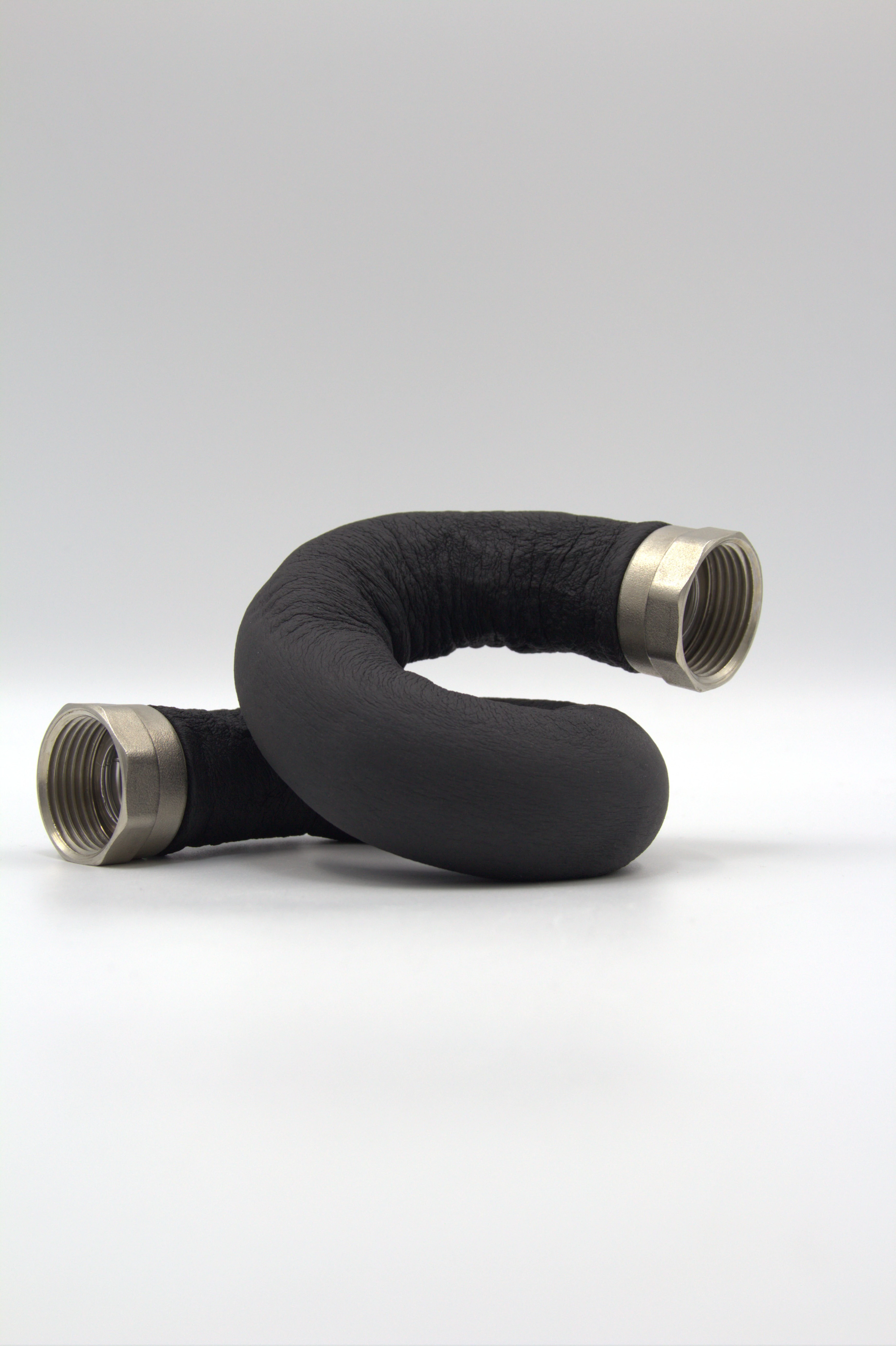 Нержавеющая гибкая подводка в теплоизоляции